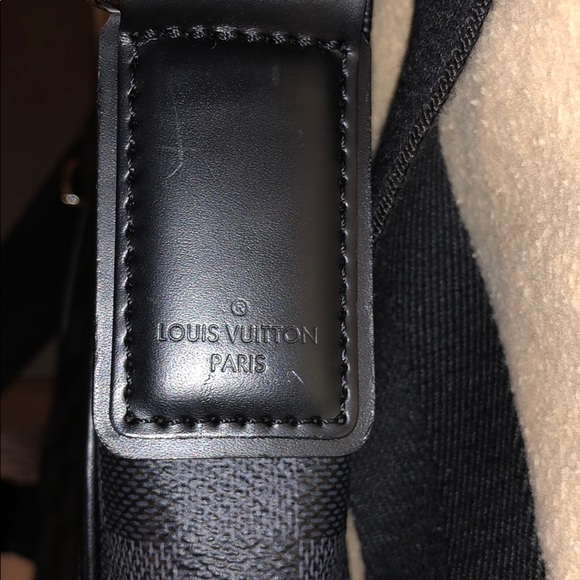 Men’s Louis Vuitton District PM Messanger Bag - Picture 8 of 8